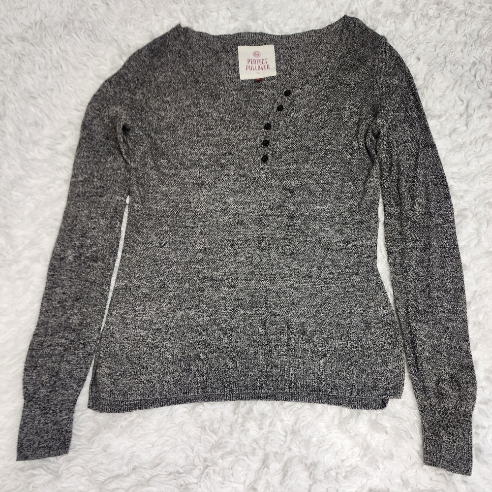 SO Women's Black & White Lightweight Sweater